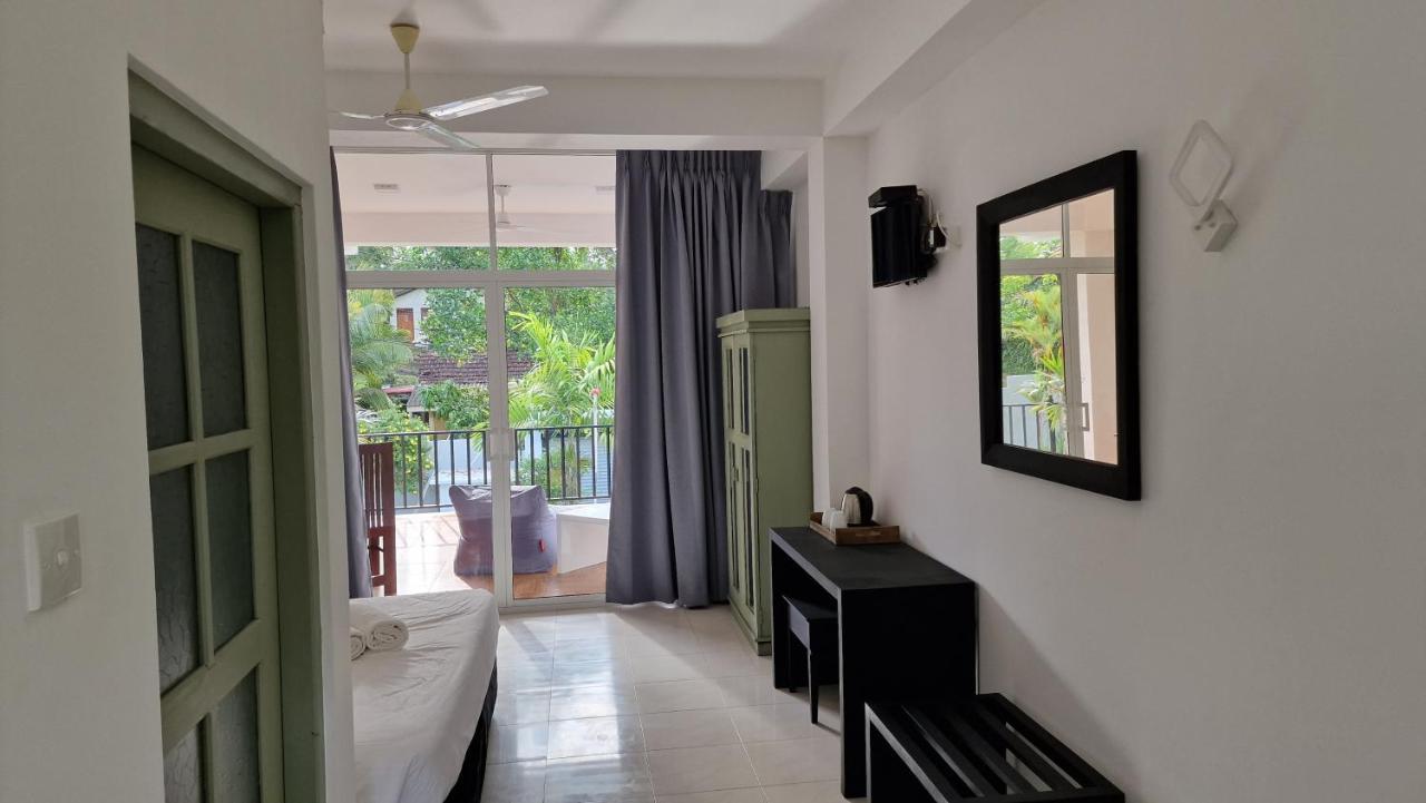 Chill Hill Hikkaduwa Hotel Bagian luar foto