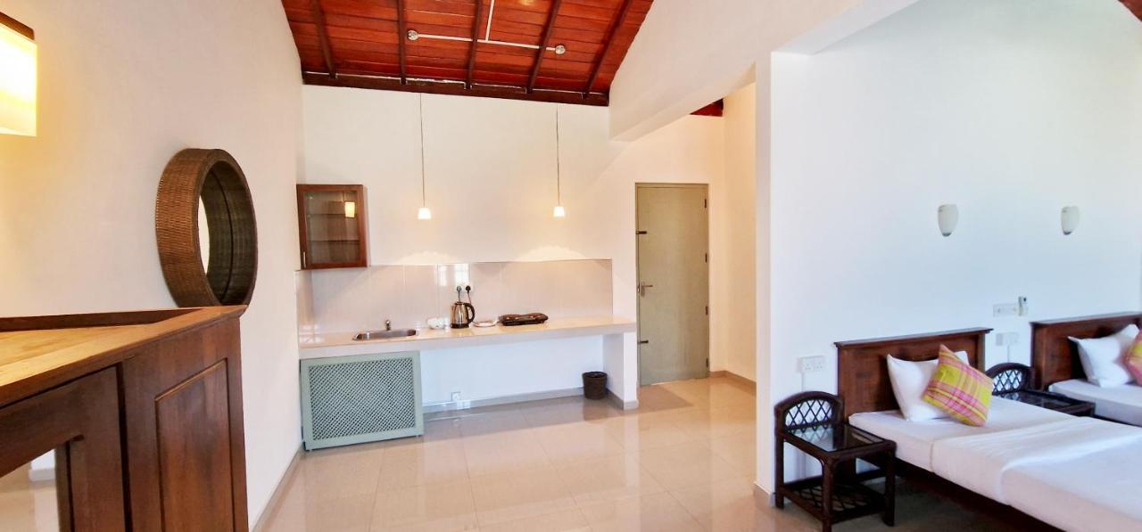 Chill Hill Hikkaduwa Hotel Bagian luar foto