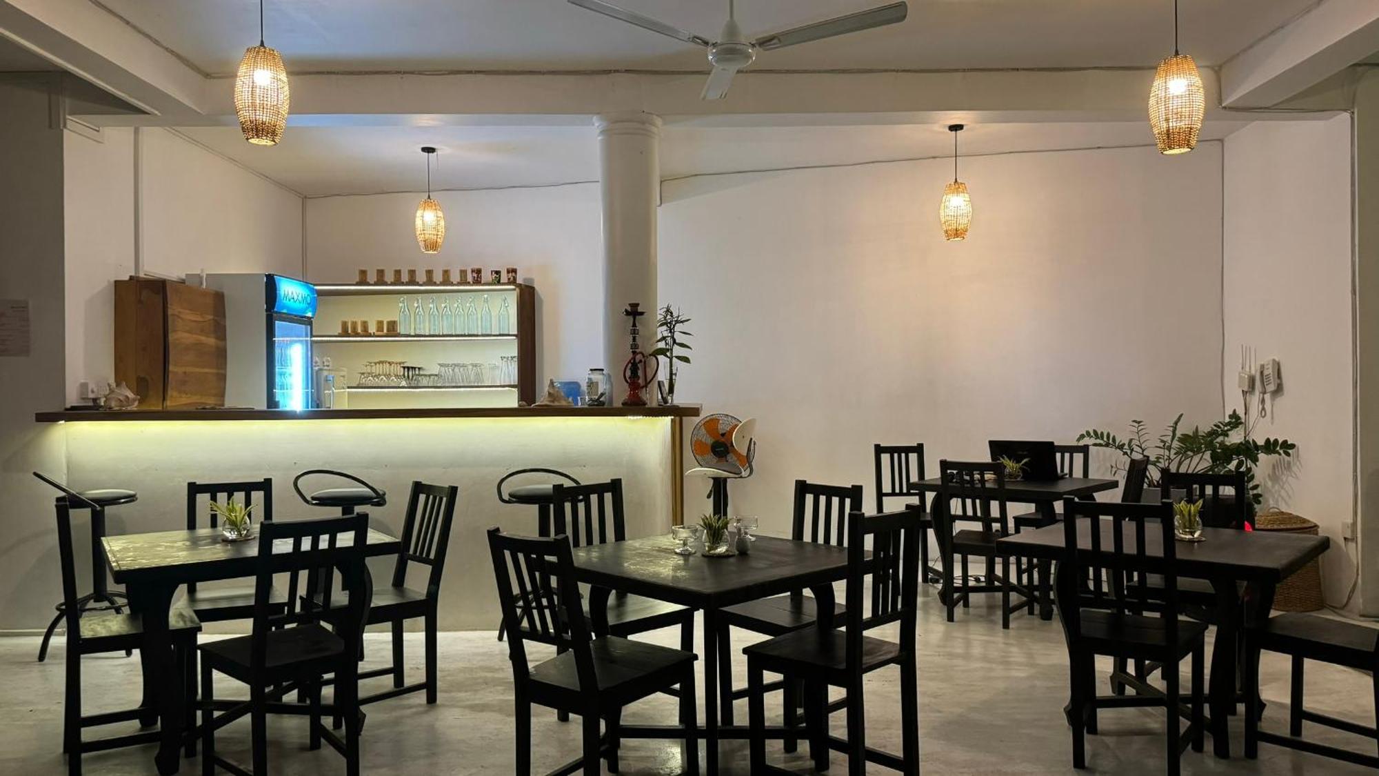 Chill Hill Hikkaduwa Hotel Bagian luar foto