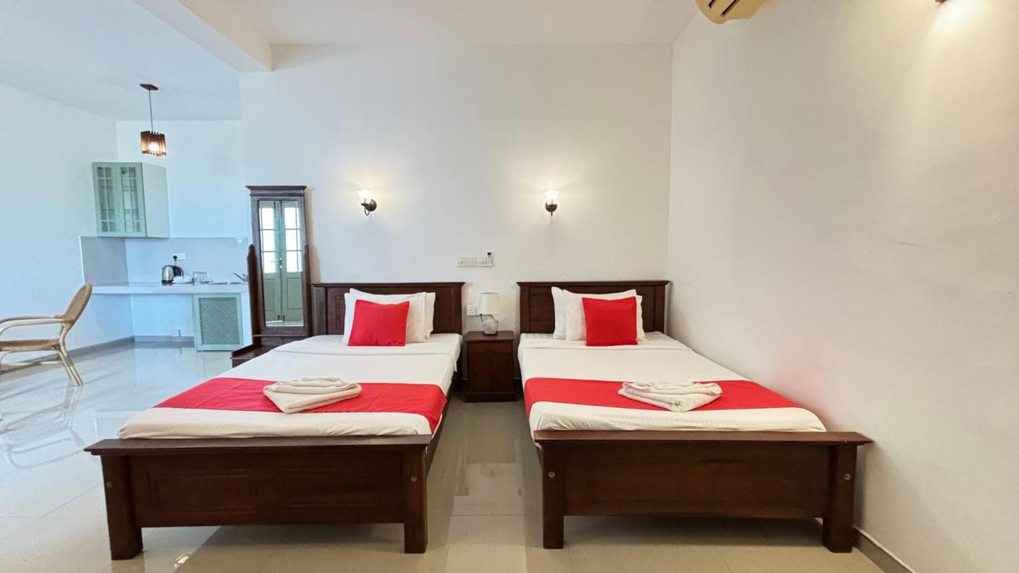 Chill Hill Hikkaduwa Hotel Bagian luar foto