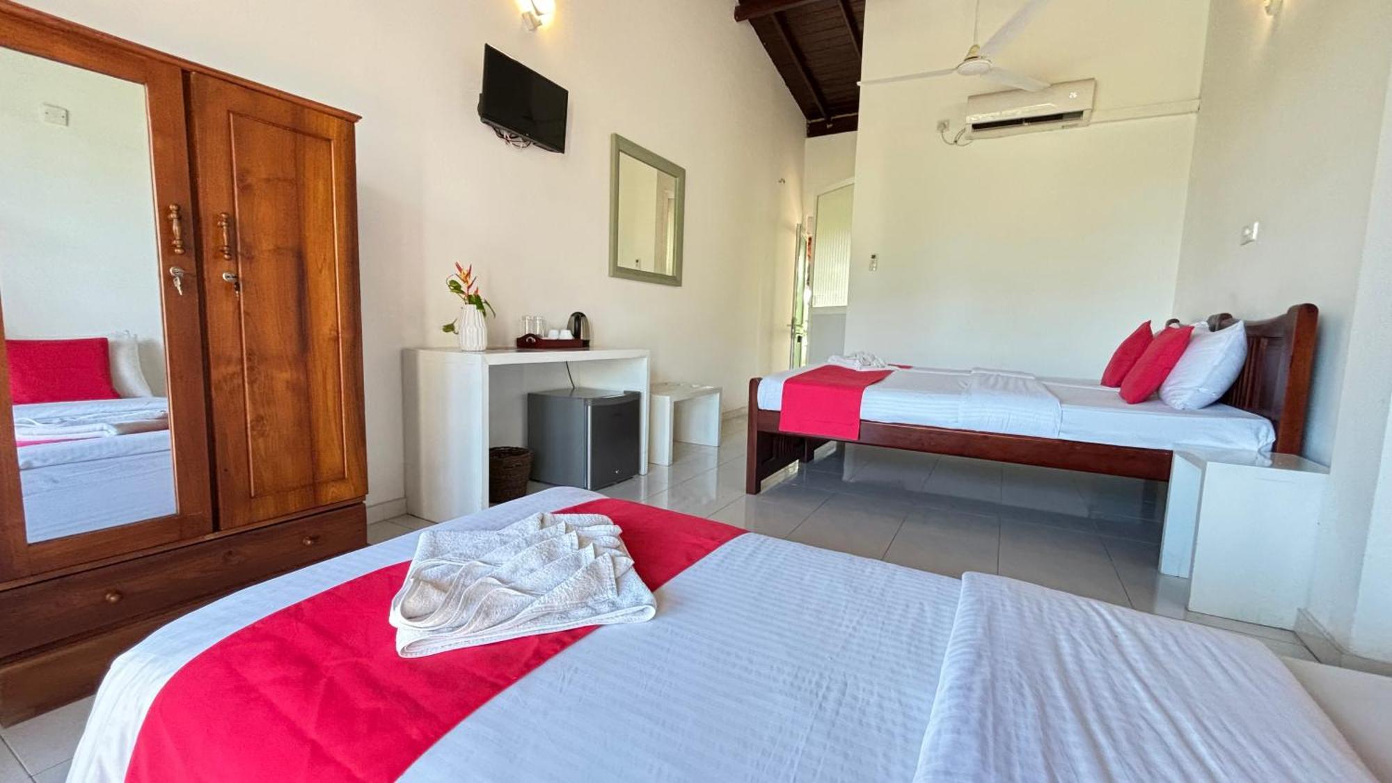 Chill Hill Hikkaduwa Hotel Bagian luar foto